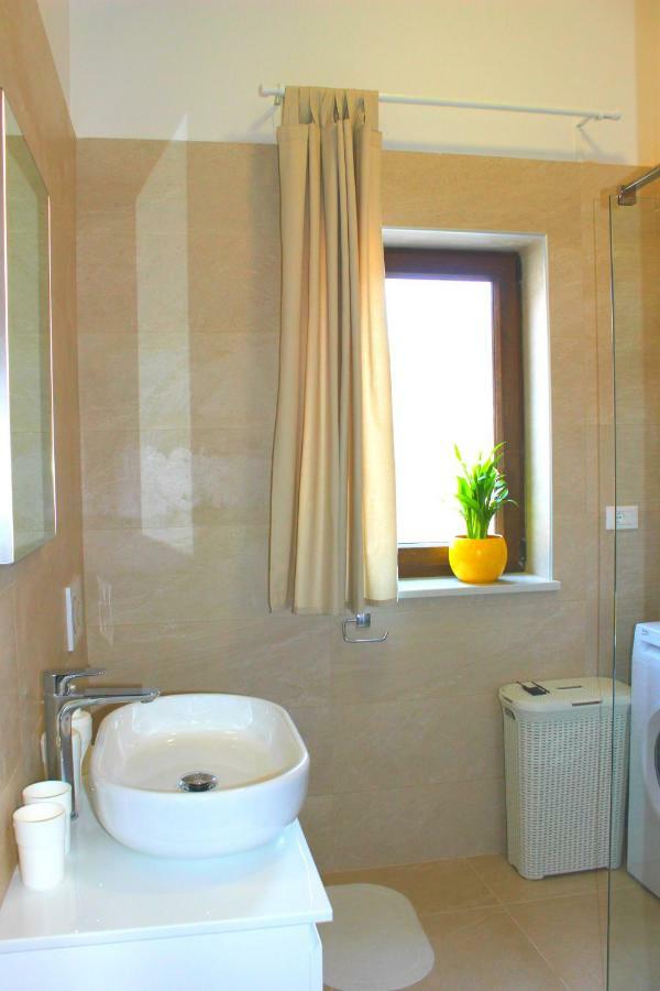 Holiday Home Deni Roc Ngoại thất bức ảnh
