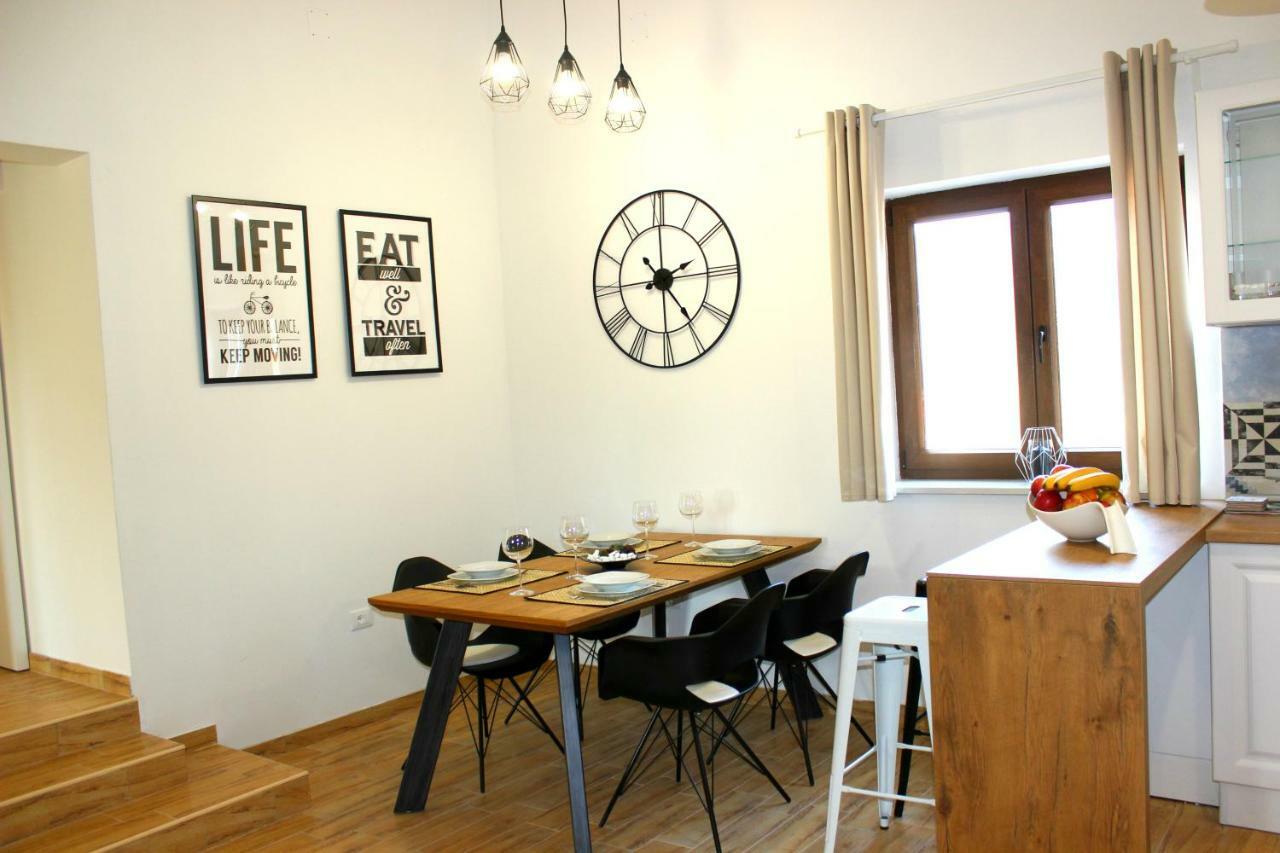 Holiday Home Deni Roc Ngoại thất bức ảnh