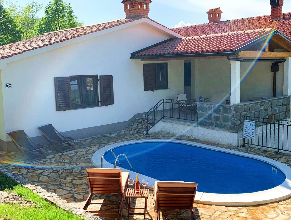 Holiday Home Deni Roc Ngoại thất bức ảnh